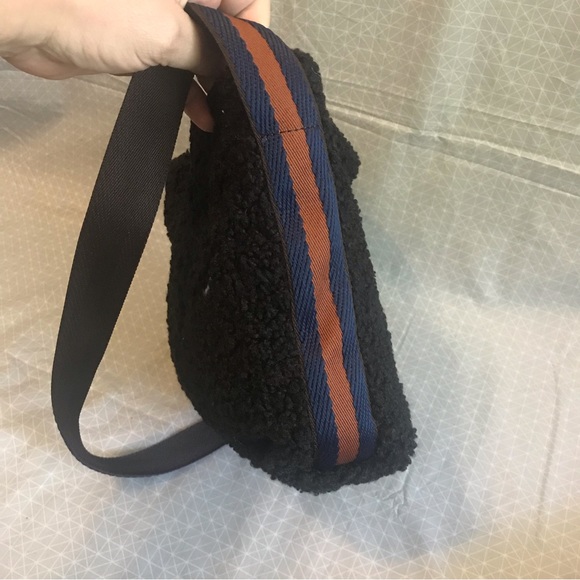 Son Jung Wan Korea Embroidered Navy Shearling Teddy Tote - Picture 4 of 9